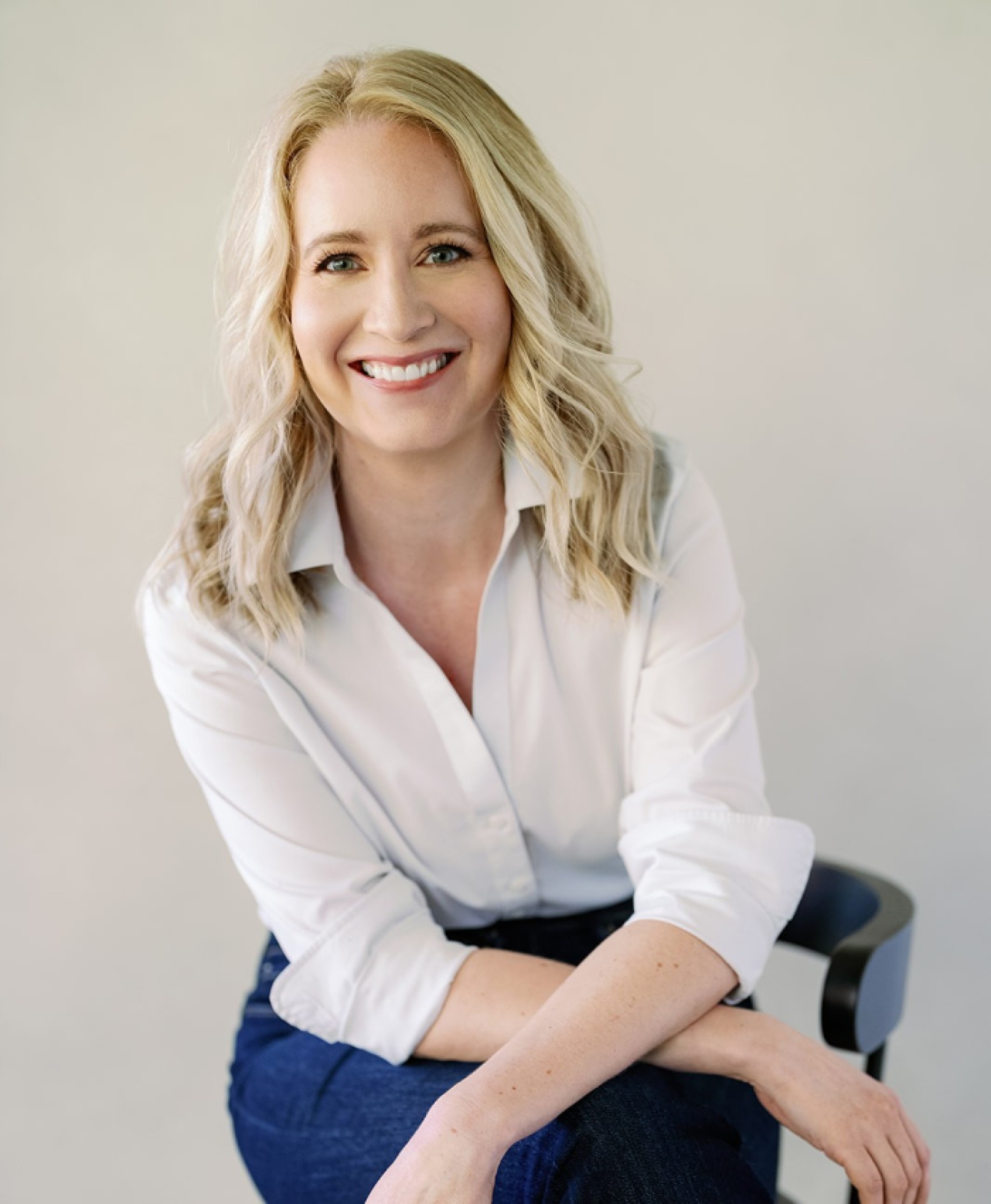 Alexandra Headshot 2 25 alt cropped